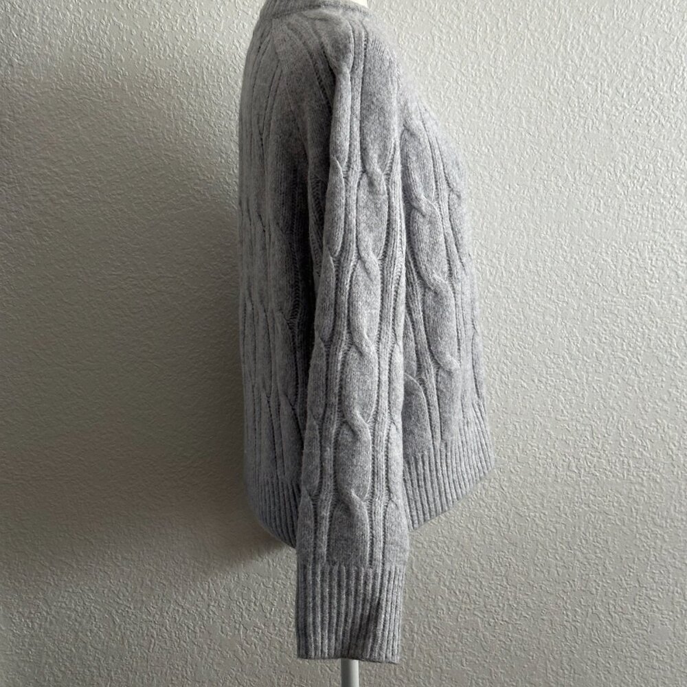 Abercrombie & Fitch Gray Cable Knit Crewneck Sweater – Size Small - Picture 3 of 8